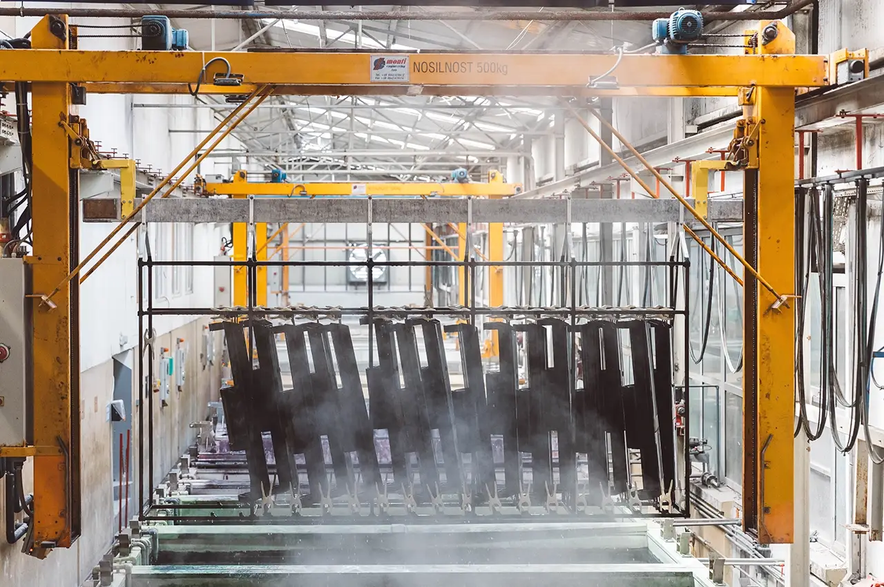 Automated aluminium surface treatment line