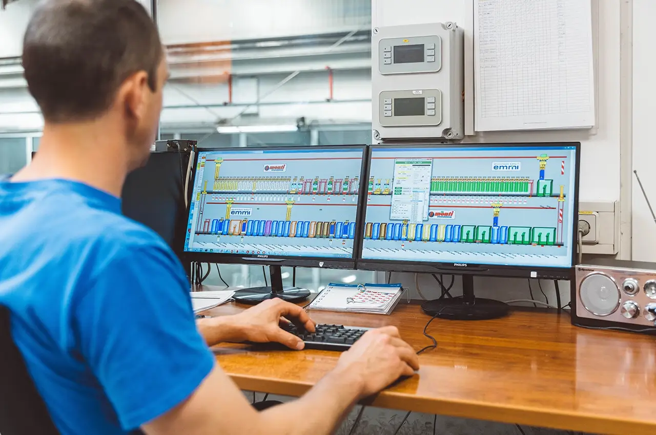 Monitoring an aluminium surface treatment line