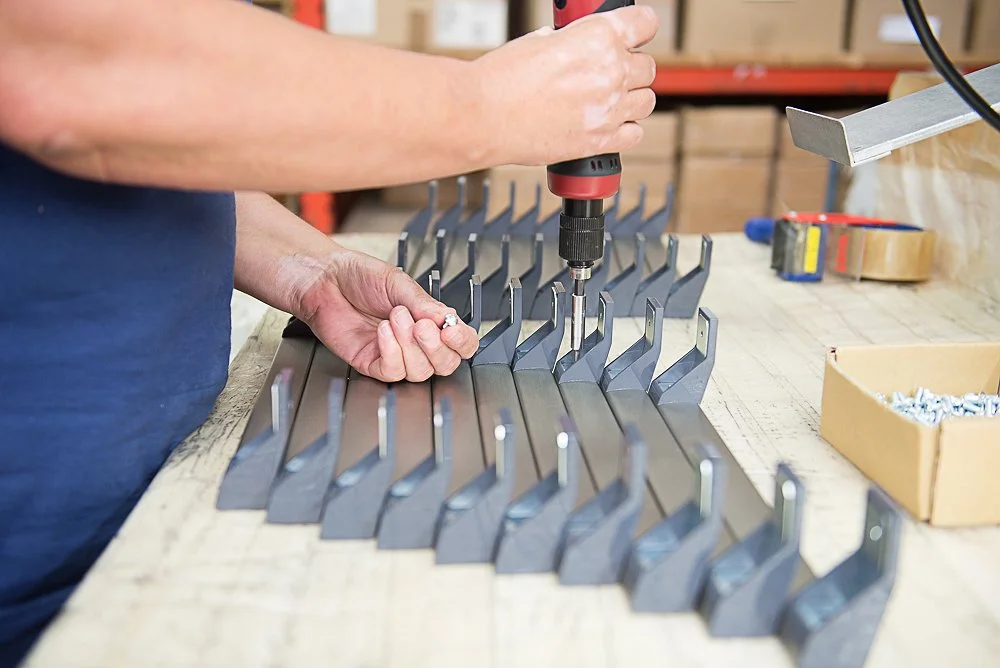 Screw fastening metal brackets during manual assembly