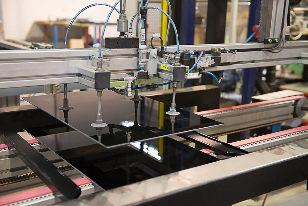 Vacuum lifting a component on the assembly line
