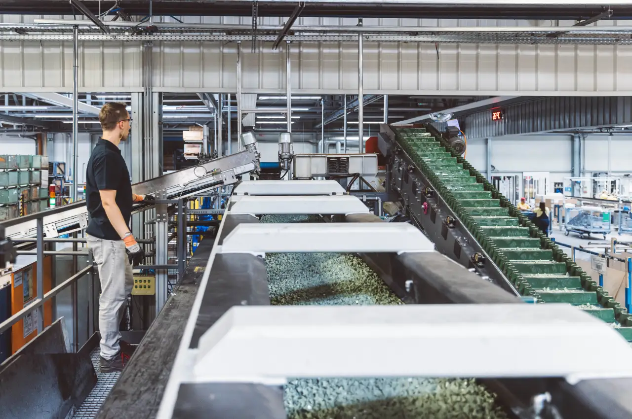 Operator at an aluminium profile machining line